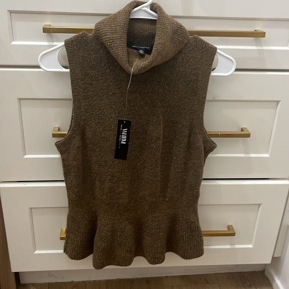 White House Black Market Soft Turtleneck Peplum in Heather Toasted Coconut NWT M - Picture 4 of 12